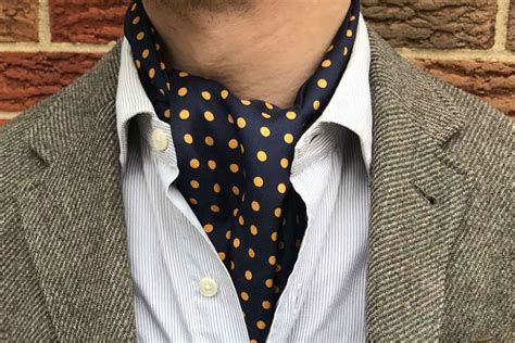 tie for ascot neck